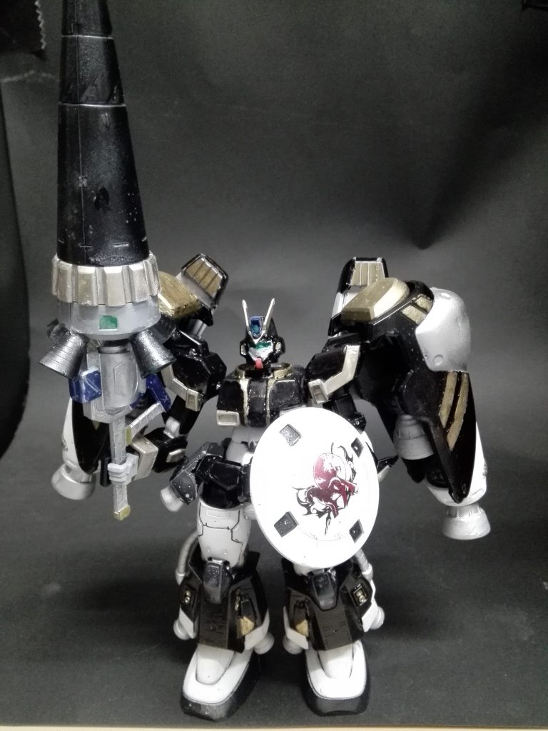 ブースターと武装を取り付けた戦闘状態です。