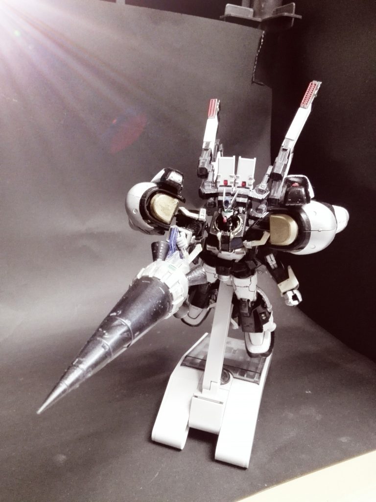 ダイバーズでおなじみの必殺技です。
すべてのブースターをふかして高速回転させたランスを向けて相手に突進する『フルブーストチャージ』です