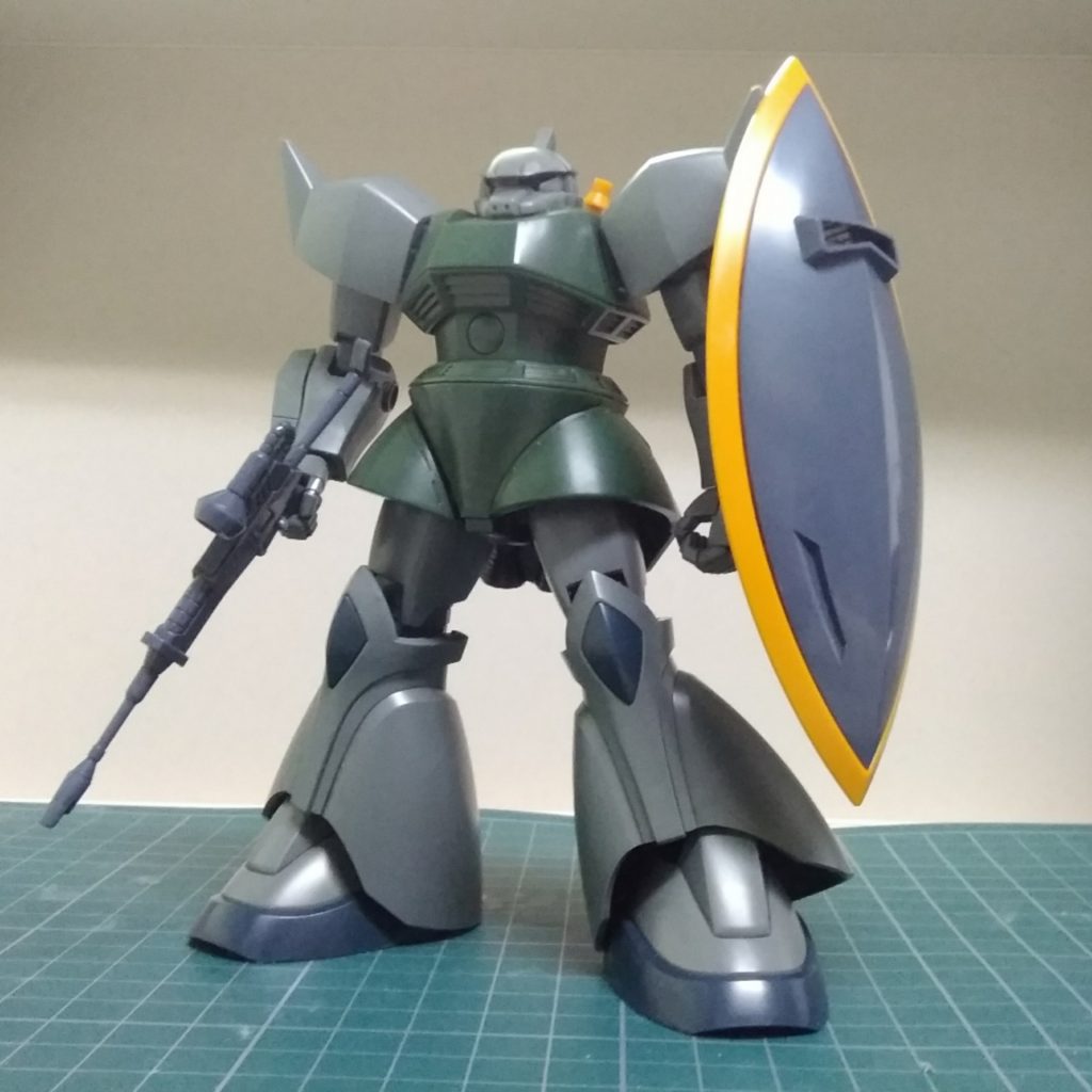 まずは量産型ゲルググのから
このキットはノーマルとキャノンのコンパチです。
ガンダムマーカーによる部分塗装をしています。