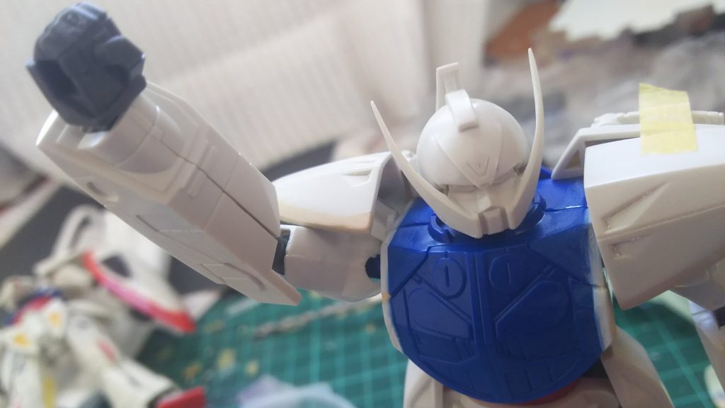 肩も造形+接続部を変更し、付け根にスライド可動を追加してより広く可動するようにしています。