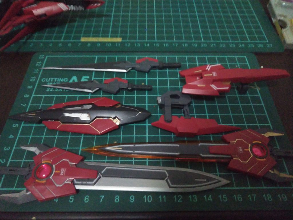 ガンダムマーカー(黒、金、銀)を、使ってスミ入れ？しました