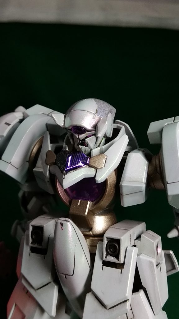 正面アップ ハセガワの*カーボンファイバーフィニッシュ*を貼った上から、*偏光フィニッシュ·コバルトブルー~イエロー*を重ねて貼り込み