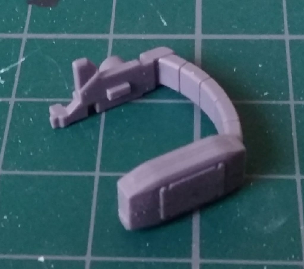 穴にはめてニッパーで形に沿って切り、ヤスリで整えるとしっかりと埋めることができました。