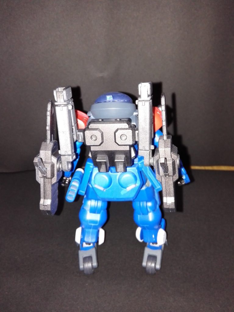 バックパックはモックの物に交換、アームアームズとパワードアームズパワーダーのパーツを組合わせたアームにティルトローダーパックのチェーンソーを、サイドアーマーにはミサイルポッドを接続しました。