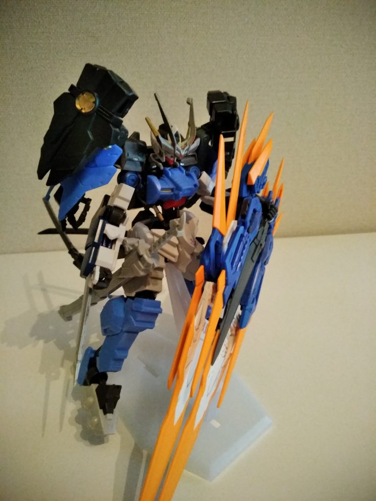 天叢雲剣（あまのむらくものつるぎ）
MGブルーフレームDのドラグーンが元。
ドラグーンとしての機能は捨て
実体の大剣として使用。伝説の剣の名に恥じないひとふりの破壊力は諸刃の剣でもある。