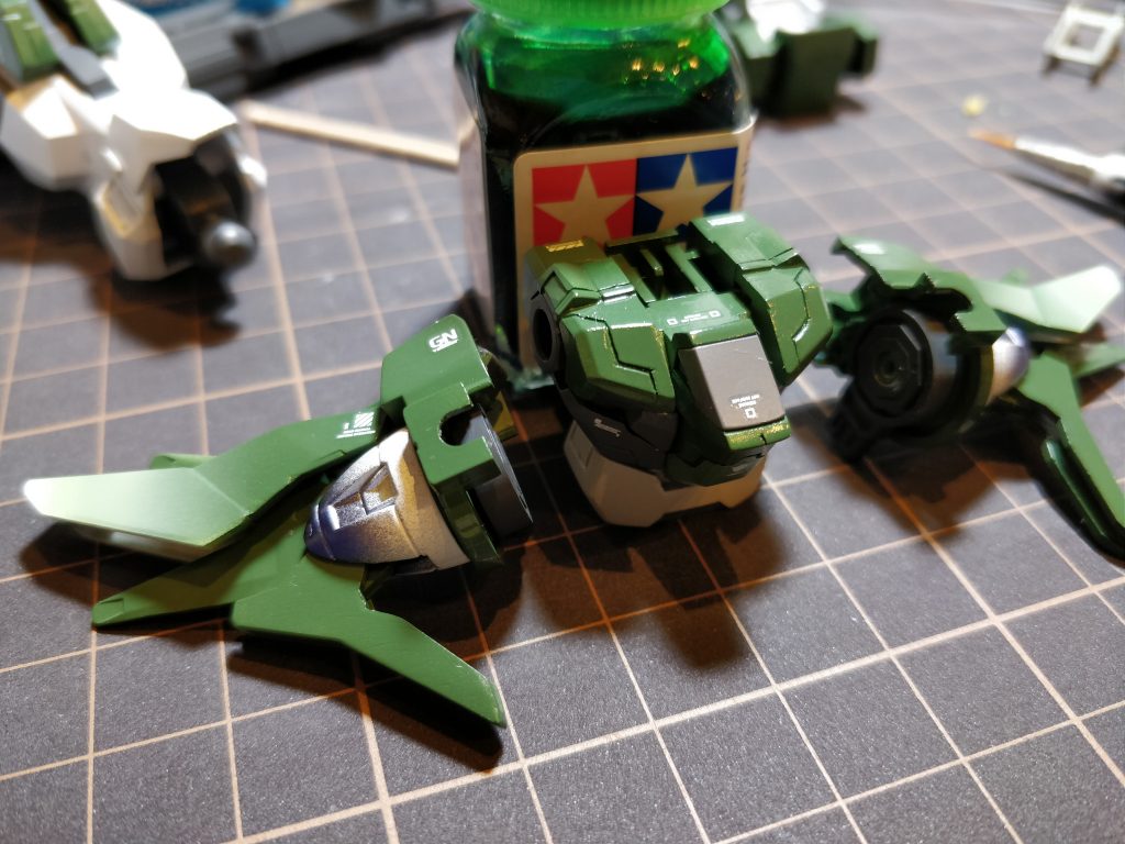 塗装後にデカールを貼り付け