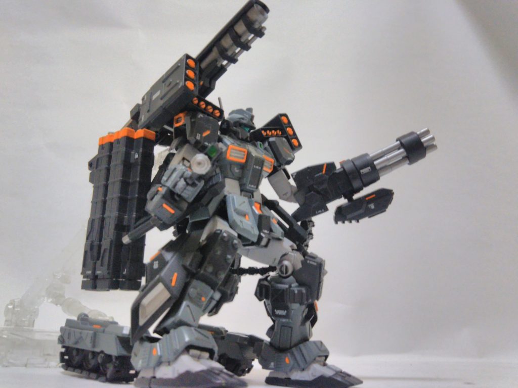 機動力は低く、前進しながらひたすら撃ちまくり敵機の殲滅、拠点防衛の任務をこなす。