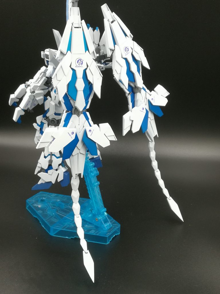 アームドアーマーDEは上の接続穴に差し込む為スタビライザーが長くなりますね。