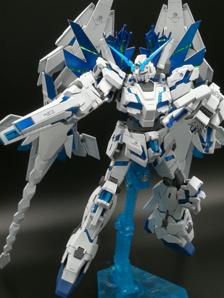 アームドアーマーBSは手首とグレーのパーツを外せば展開可能です。