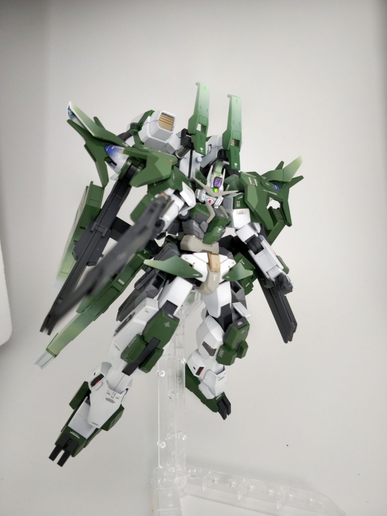 基本色の緑はガイアの純色を使用し、Ex-ホワイトやサンシャインイエローなどで調整しています。