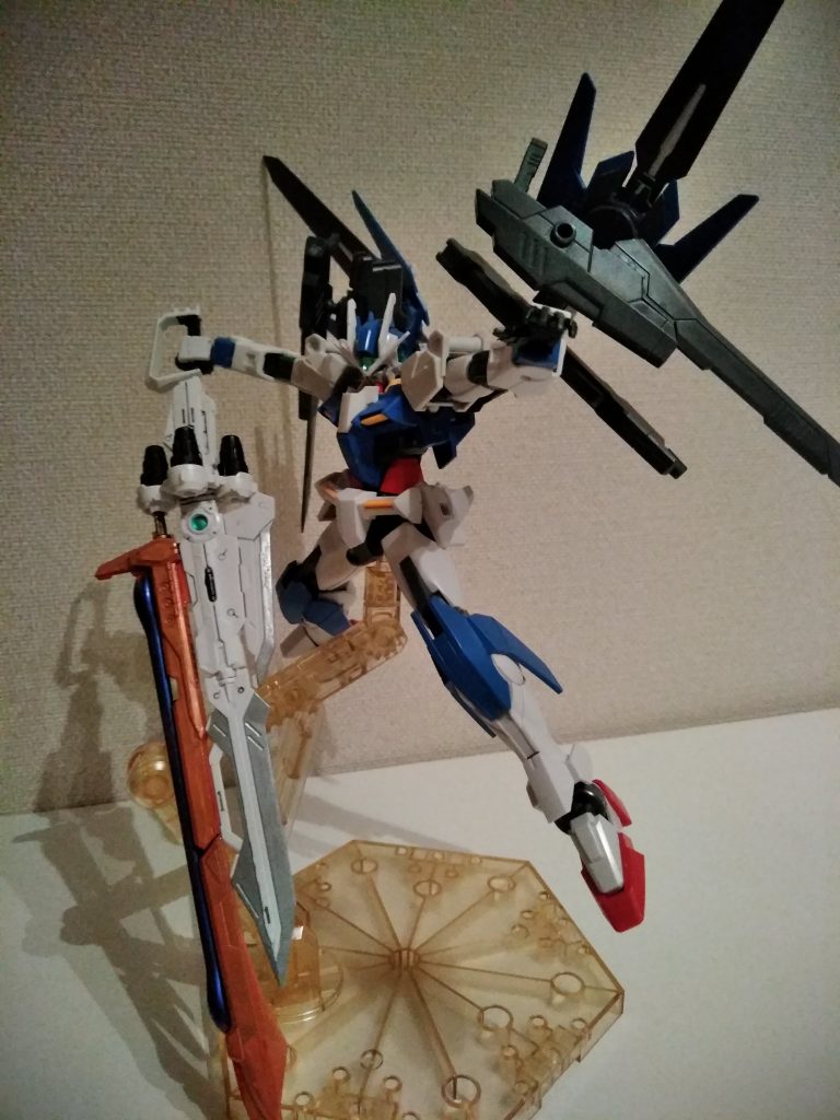 カレトヴルッフ煉獄
カレトヴルッフにRGディステニーのアロンダイトを接続できないか画作し形になりました。分離し2刀流も可能。煉獄は炎属性の実体剣と氷属性のビーム刃が混在しているという設定。ゲームならではと笑