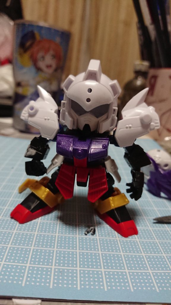 武者ガンダムをベースにテトラの鎧を切り貼りしています。