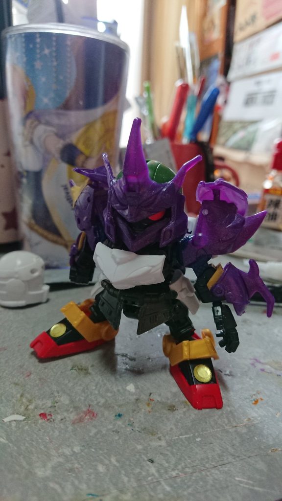 頭部を殺駆斗に変更しテトラのマスクを切り貼りしました
この段階ではまだコンパチで再現しようとしているためベースは武者ガンダムになってます。