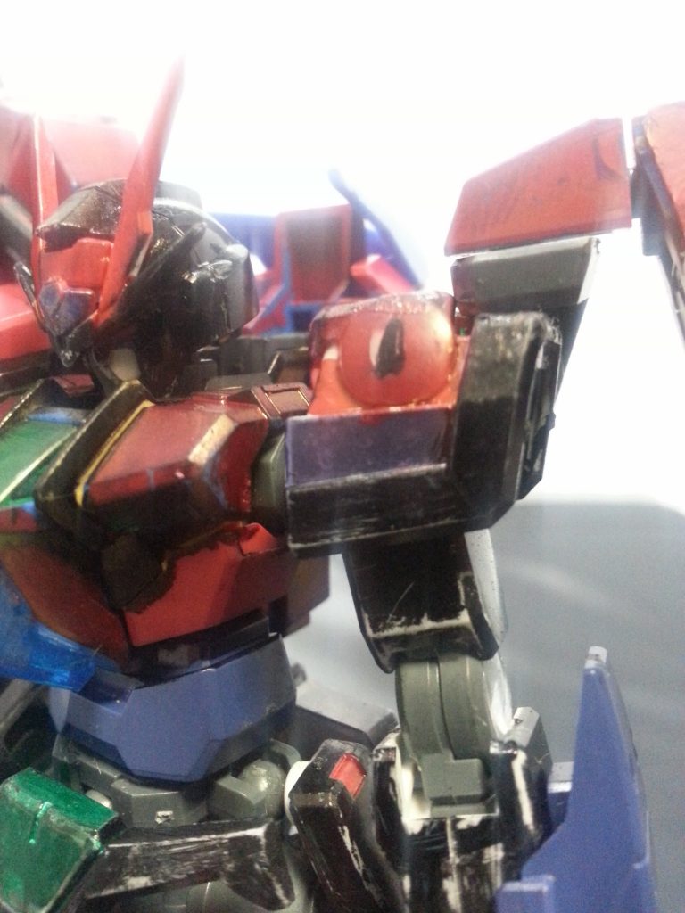 左右の肩にあるデッドアイシステム
デッドアイシステムは相手の機体に標準を自動的に向けるシステム