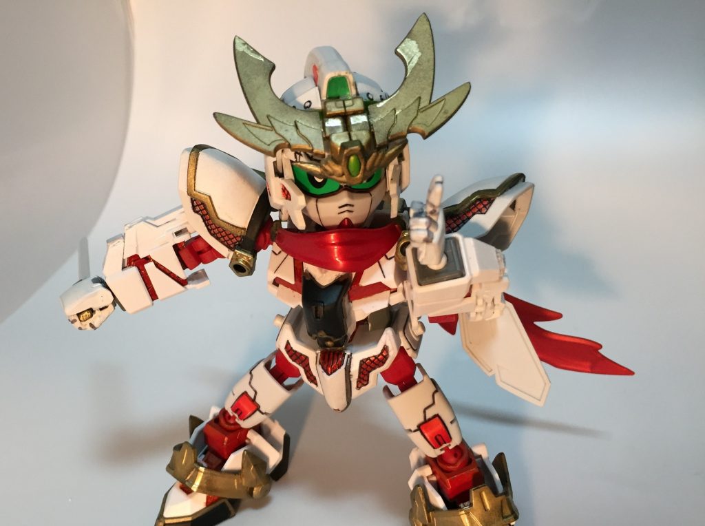 リアルモード時の姿を意識して作ったため少し全高が増しています。
前足は零丸の物でカカトと足首はHGユニコーンの物を接着して利用。
HGとCSフレームは相性が悪く、CSフレーム足首のボールジョイントがポリキャップにうまくはまらなかったので
足首ポリキャップを入れる場所にCSフレームのジョイントを移植しています。