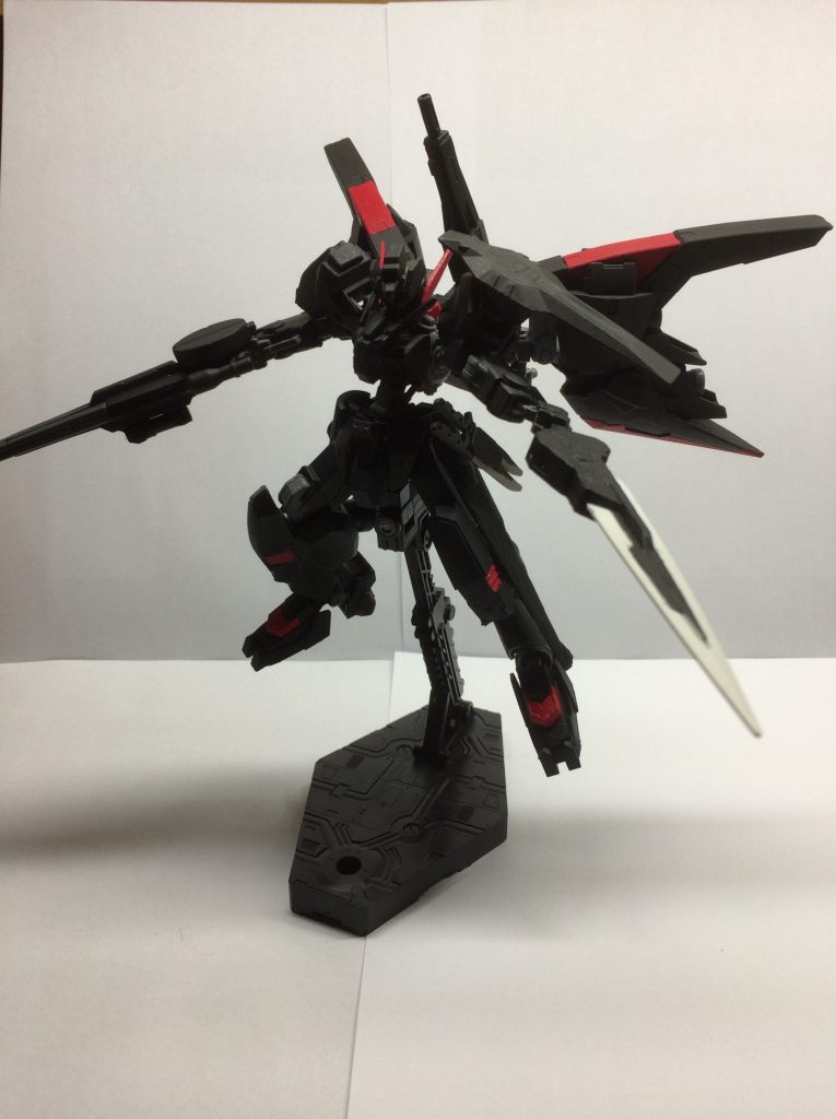 ・ロングソード
バックパックにマウントされている近接武装で刀身にバルカンを内蔵している