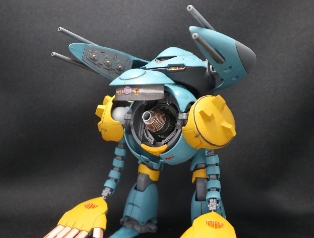 必殺技:「ハイメガ粒子砲フルブラスト」腹部に仕込んだハイメガ粒子法を使用した本機の最大攻撃。本機の名前の由来です。