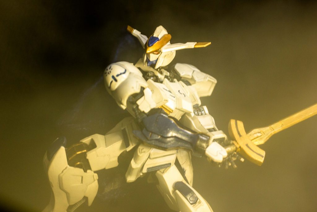 約束された……、勝利の剣!!!
エクス……、カリバー!!!