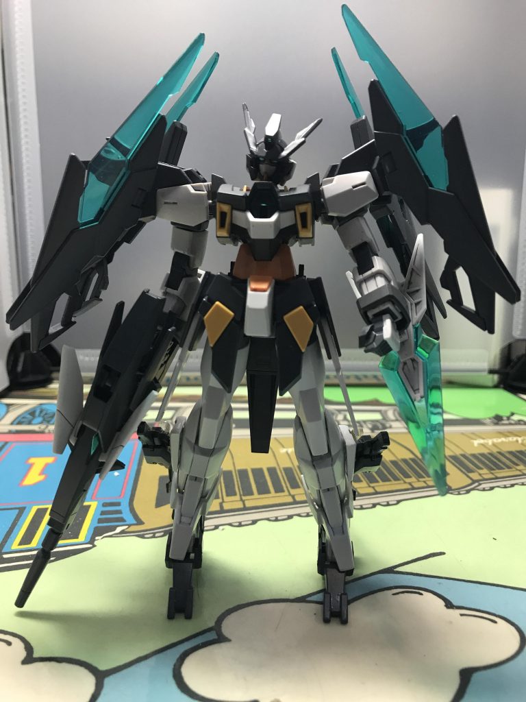 OOガンダムのサイドアーマーを加工してマグナムの足パーツでフィットすると思う部分に接着し、スーパーGNソードⅡを懸架出来るようにしました