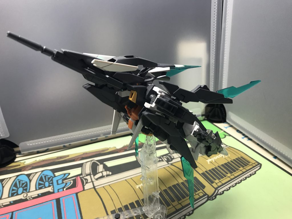 スーパーGNソードⅡが足に干渉しますが、フェニックスモードにもなれます