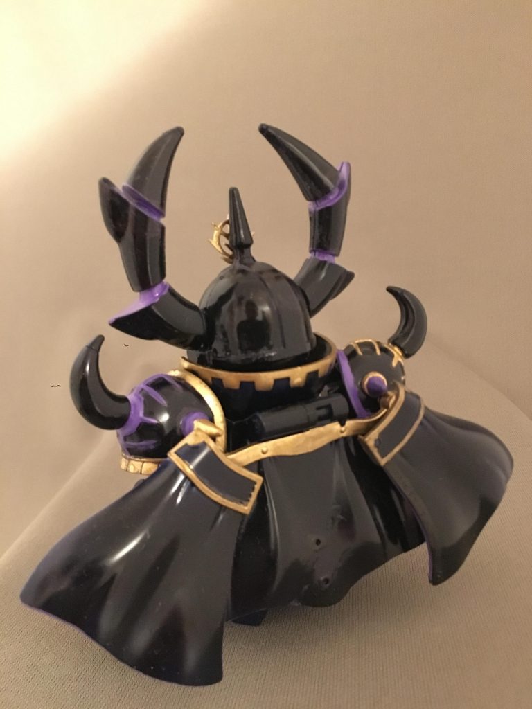 ショップでたまたま見つけた黄蓋グフの首なしジャンクを見てたら「肩アーマーがゴルベーザっぽいなー」と思ったのをきっかけに作成しました。