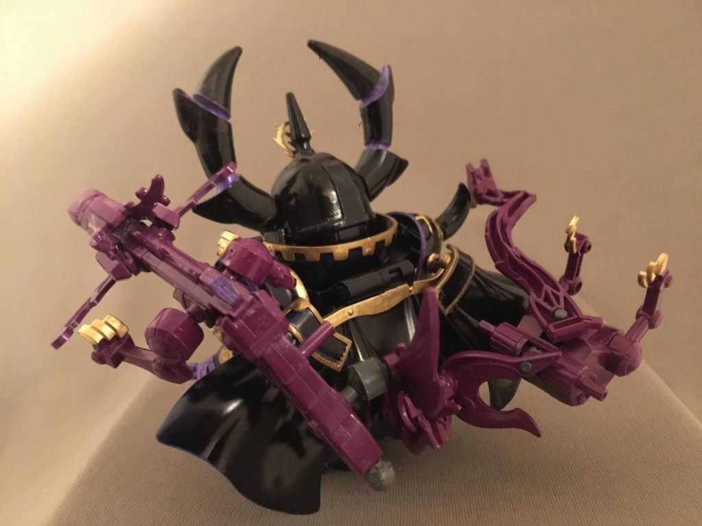 黒竜と合体する事でディシディア(PSP)のEXバーストである[黒竜召喚]を再現できるようにしました。

マントと黒竜の基部にネオジム磁石を仕込んでお手軽合体できるようにしました。