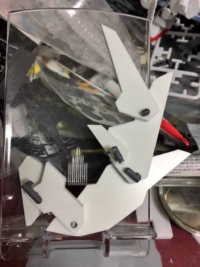 実際にプラ板を切り出し、軸を打ってチェック。