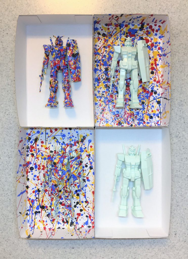 4つはそれぞれ「ガンダムの色」と「背景の色」により、上下左右それぞれ対になるようにレイアウト。
関連性を持たせることで「見る者の意識上に発生する”動き”」を出している。