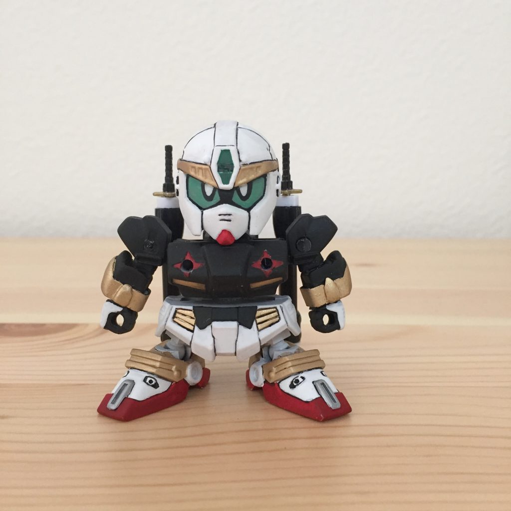 今回もいつもの改造を施しました。
例によって腕部はプラ板とパテで作成しました。