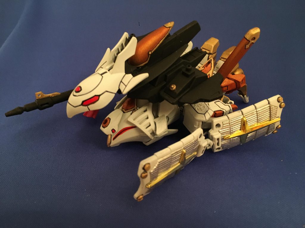 風呂羅(プローラー)
飛行形態。この状態でも強力乱散破天、破星乱散破天の使用が可能。
安定の寝そべり、兜を前後入れ替えただけのお手軽変形です。
バックパックはBBライトニングの物と陸遜のパーツで構成しました。