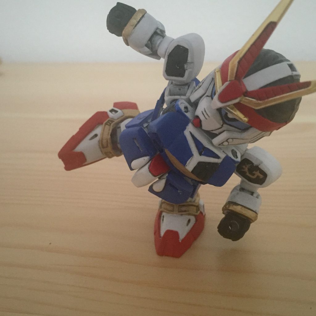 可動はいつも通りの改造です。顔もパテとプラ板ですこーしだけ変えました。