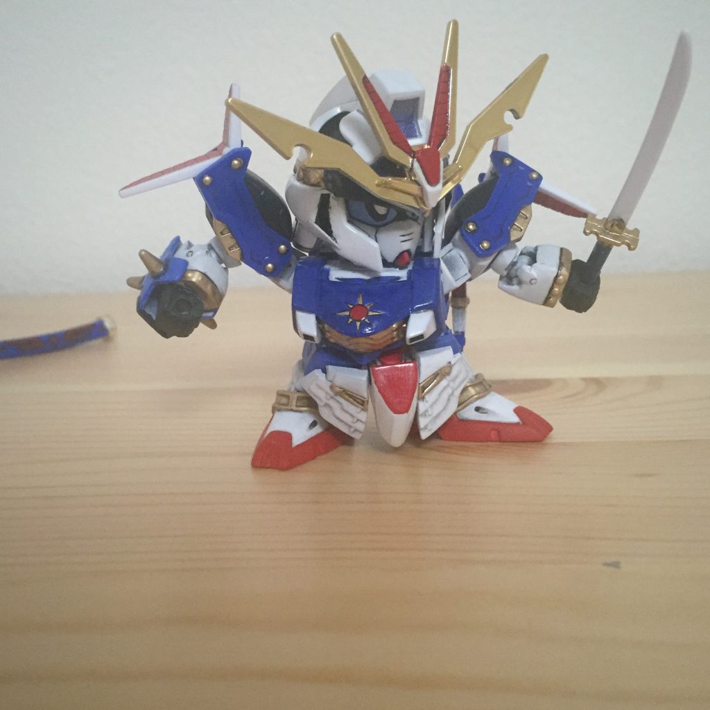 やはり鎧を着ると可動が少し損なわれます。
何かいい手はないものか…