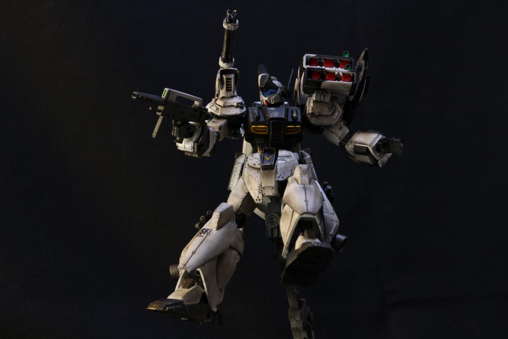 肩のミサイルは左肩に寄せてあげました