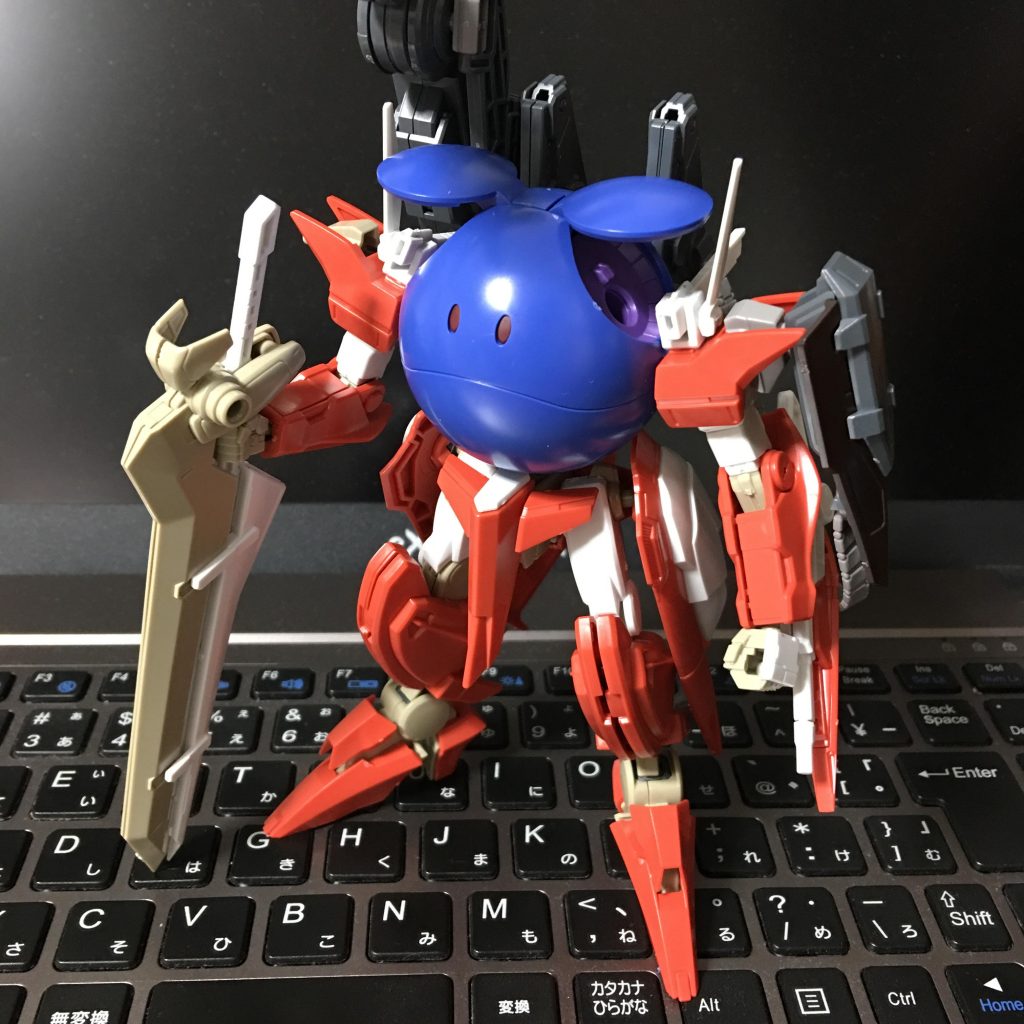 こちらが本作品の仮組み状態。ハロプラはできるだけ色の近いコントロールブルーに変更しました。