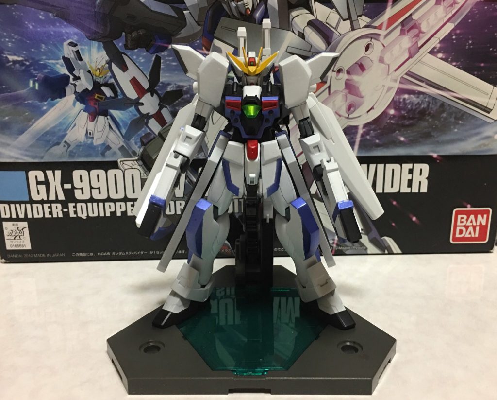 カラーリングはガンプラマーカーのメタバイオレットをアクセントにして白黒基調に。