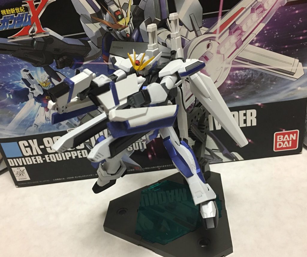 手持ちのビームライフルはシールドバスターライフルのシールドを付けてシールドを兼用させています。
サイドアーマーはレールガンとして展開可能。