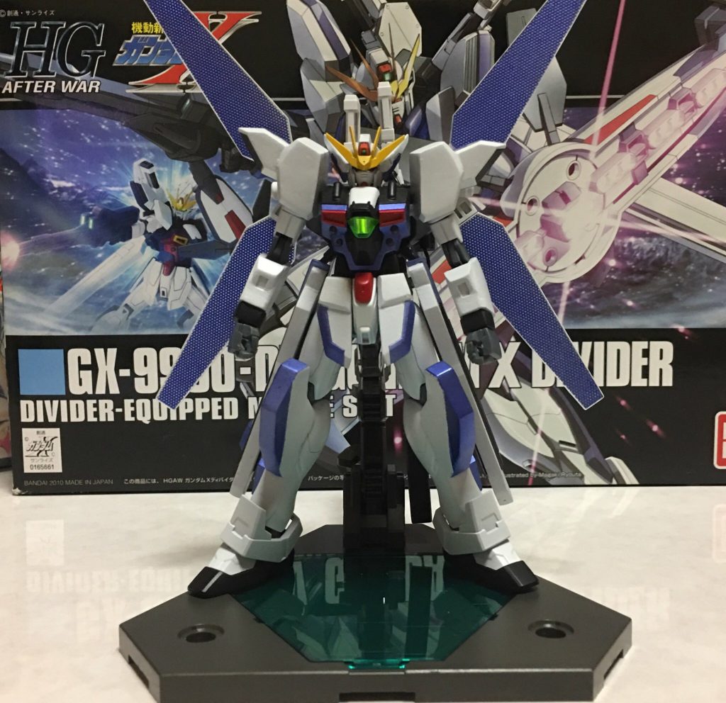 サテライトシステムも展開可能です。
パネルの色は同じくガンプラマーカーのメタバイオレットで。