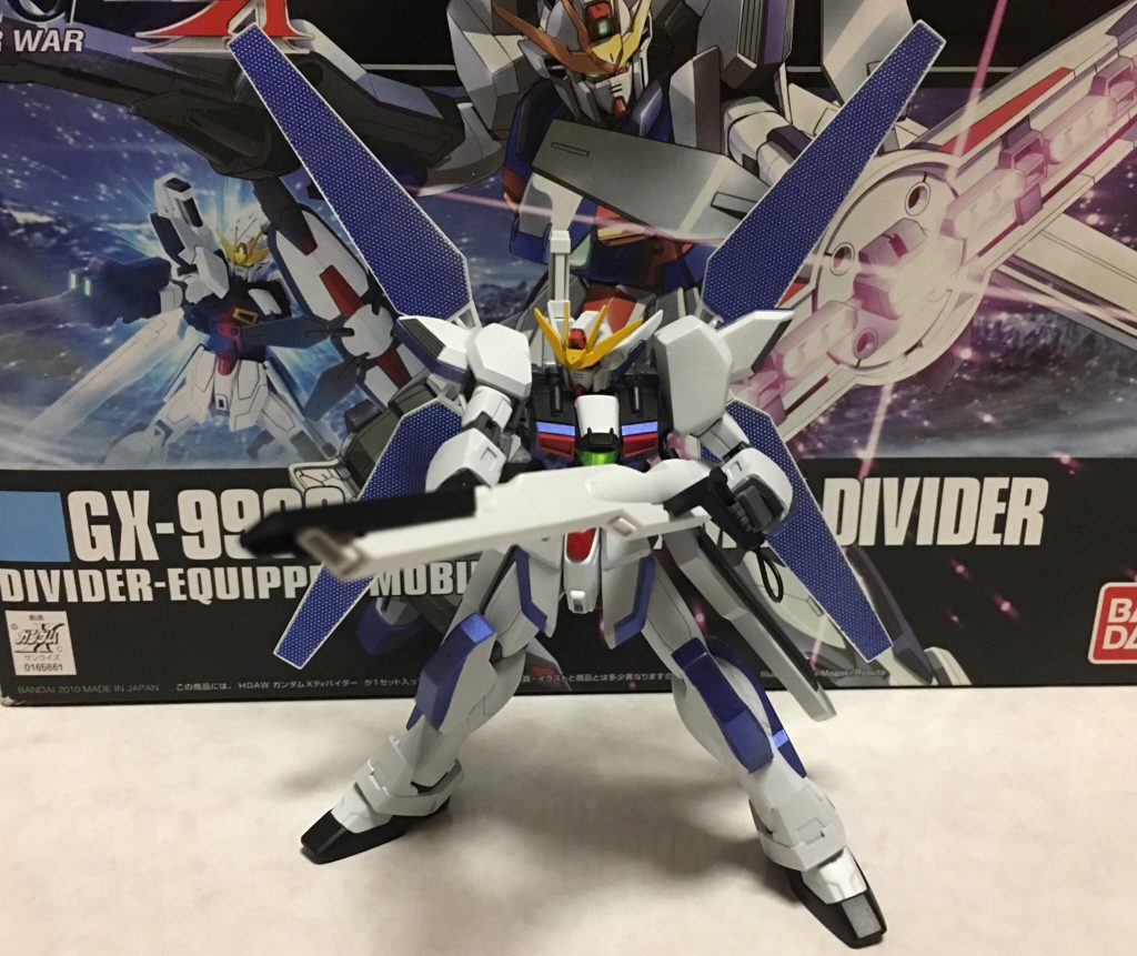 サテライトキャノン改めグラビティカノンは肩に干渉するので手持ち形式に。