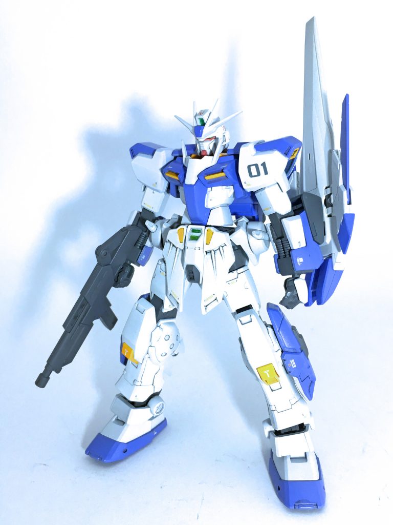 ベーシックフォーム。ライフルとバインダーシールド、ビームサーベルユニットを装備した、基本に忠実な形態です。ビームサーベルユニットは、ビルダーズパーツのクナイを加工して腰に装備してます。