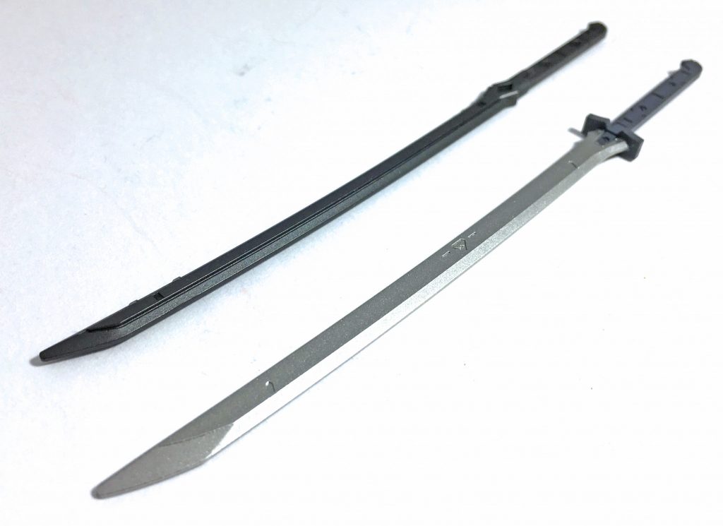 カタナはバルバトス第4形態のものとハシュマル付属のものの2本を装備。それぞれ「クロガネ」、「シロガネ」という名前です(厨二病)