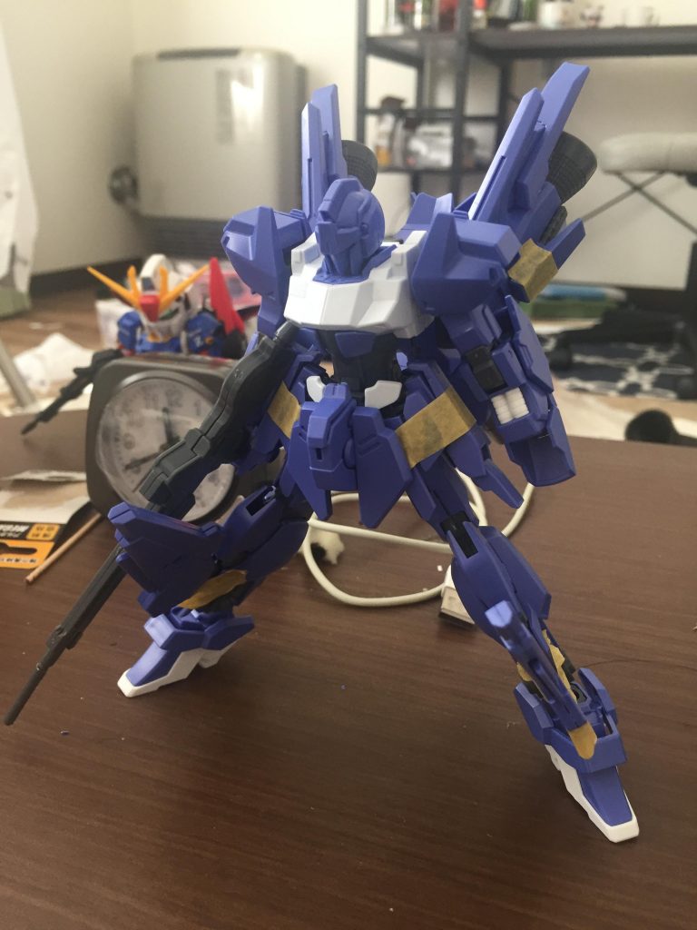 当初は足にウィングを付ける予定でしたが、接着が難しく断念しました。