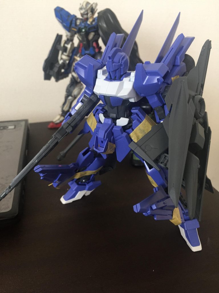 塗装後に接着が困難なことに気づいたので、写真フォルダには幻の機体が存在するのですよね...ペーパープラン、うーんカッコいい
次はこれに近づけて作ろうかしら