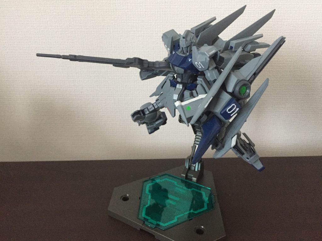 ガンプラの箱絵のようなポーズ。
うーん、これならバンシィにデルタプラスの仇を取りに行けそう...いや、無理だな。逃げまわりゃ氏にはしないんです!!