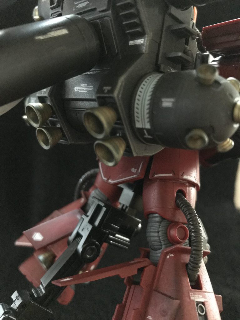 バーニア周りはタミヤ ウェザリングマスターDの青焼け、赤焼けを重ね塗り。