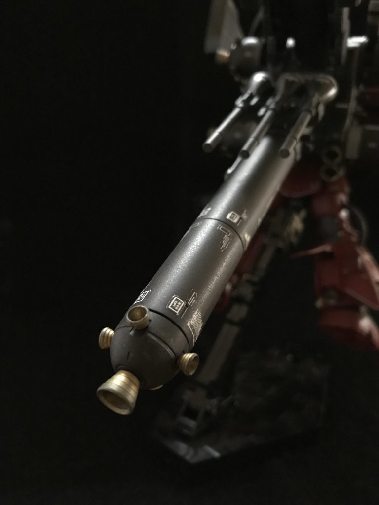 プロペラントタンクにもデカール貼り貼り。