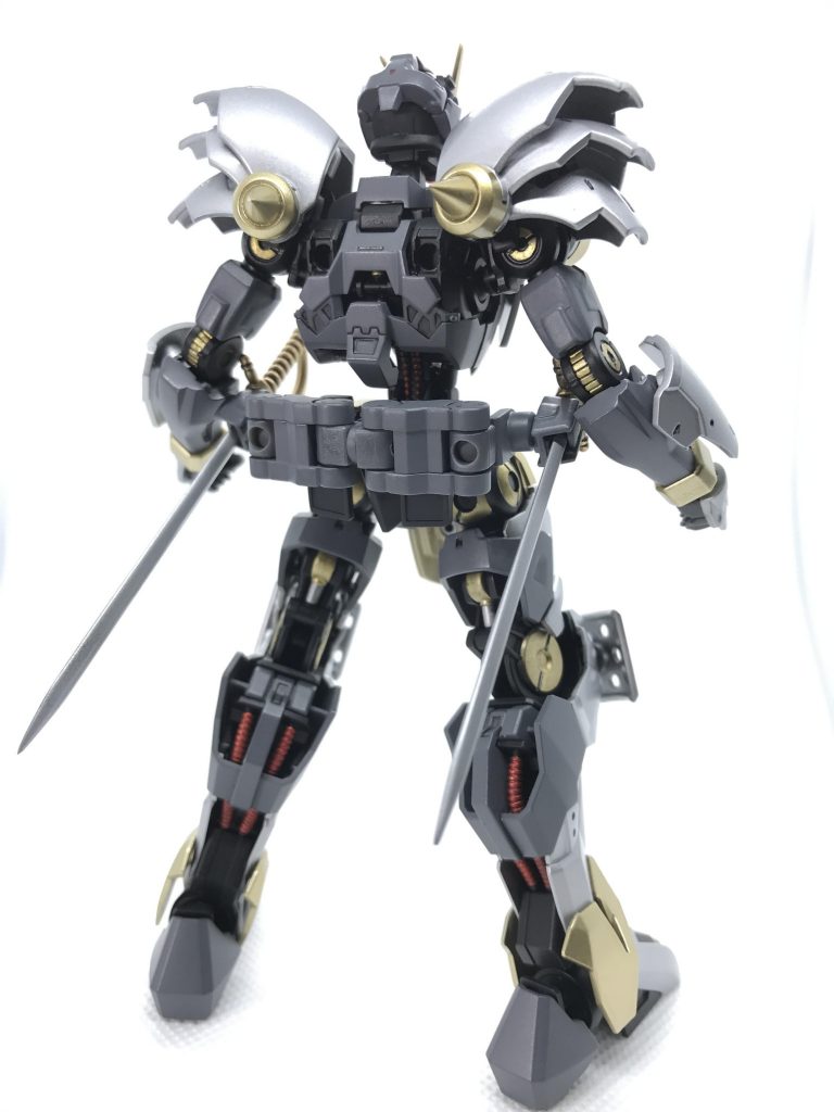 背中
サーベルラックもコトブキヤ様パーツで