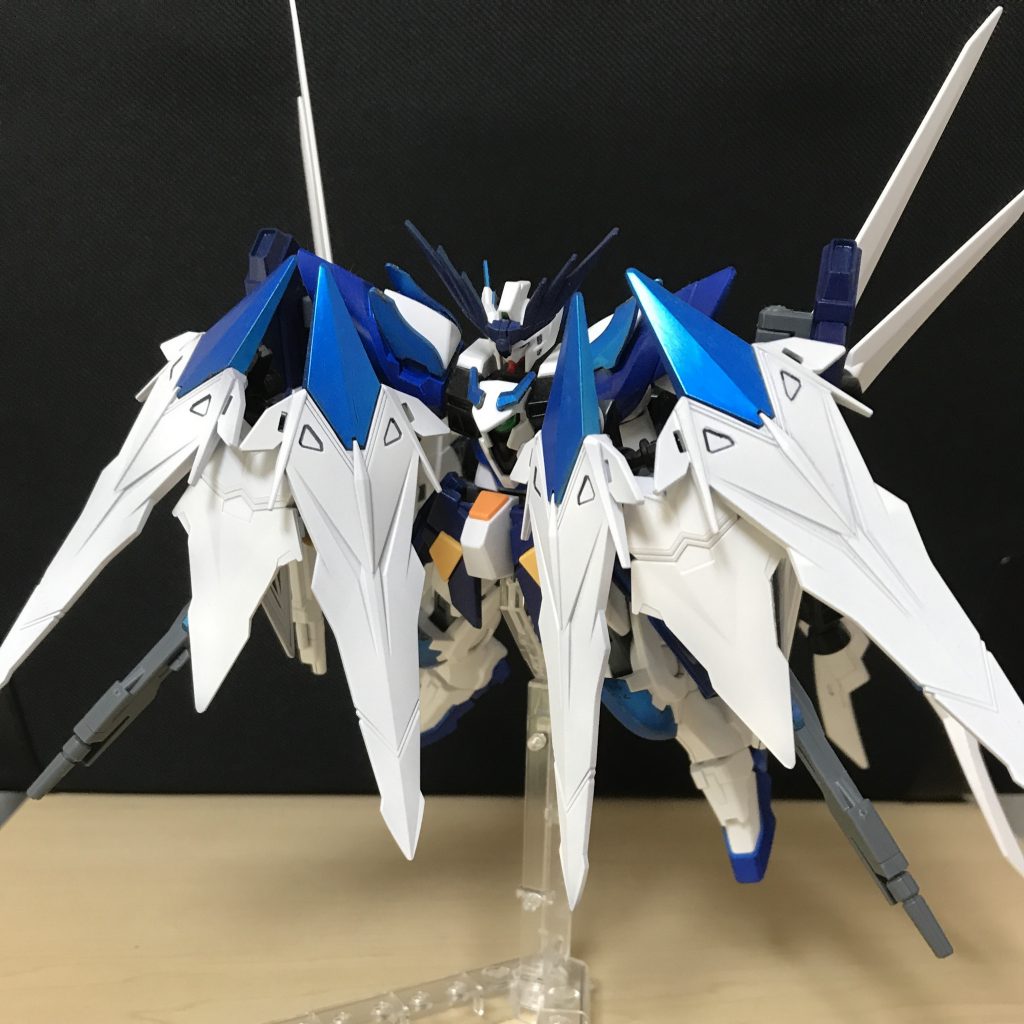 前方の羽がシールド代わりとなり、防御力が高めという設定です。