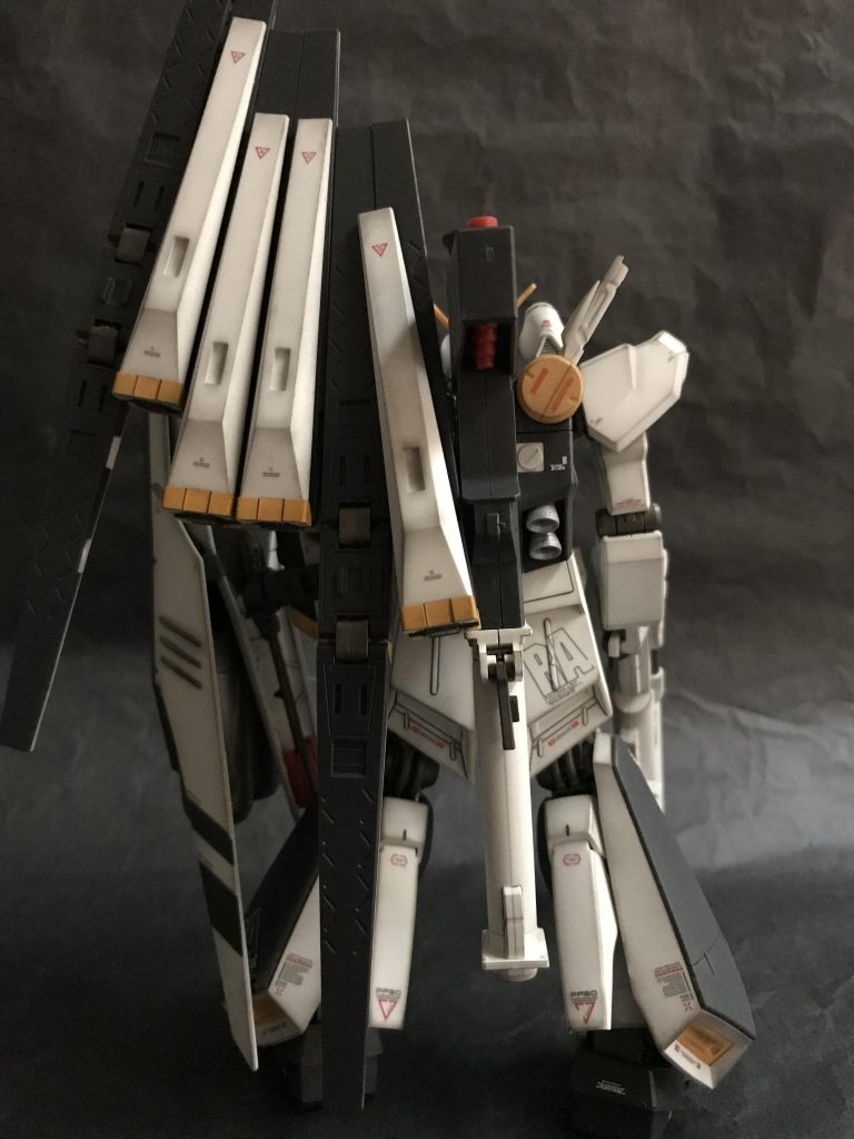 バックショット。左が重い分、やっぱり傾きやすいですね（笑）