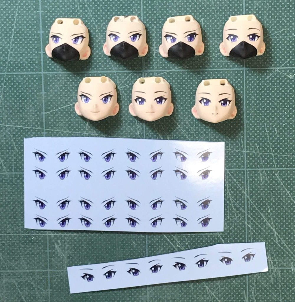 フェイスパーツは複製して数を増やしました。瞳は自作デカール。この後別表情も追加しました。