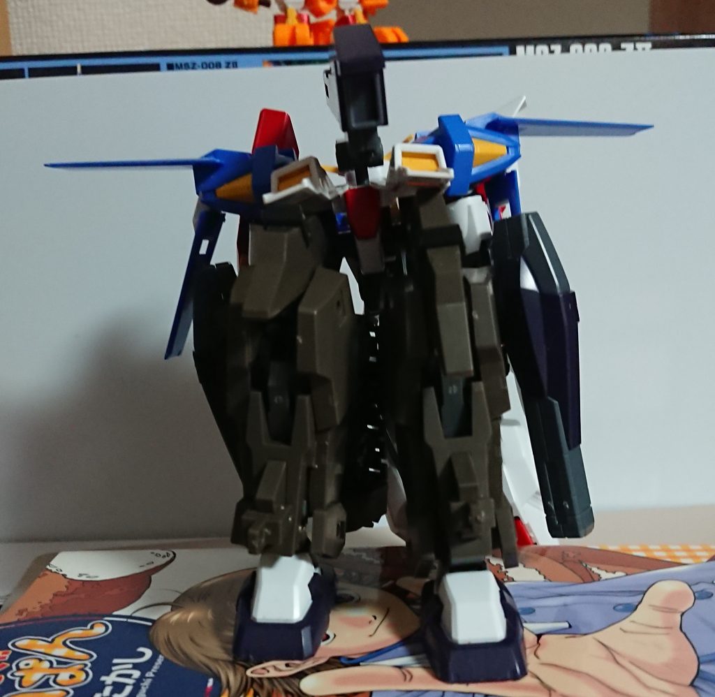 ただ無理やり増設だし余り改造が施せなかったので
本来フォートレスの部分が轟雷の脚部パーツを使っているというアレな機体
因みに余り改造しないように
バックパックと本体の接続部はポリキャップを変えて接続出来る用にしている